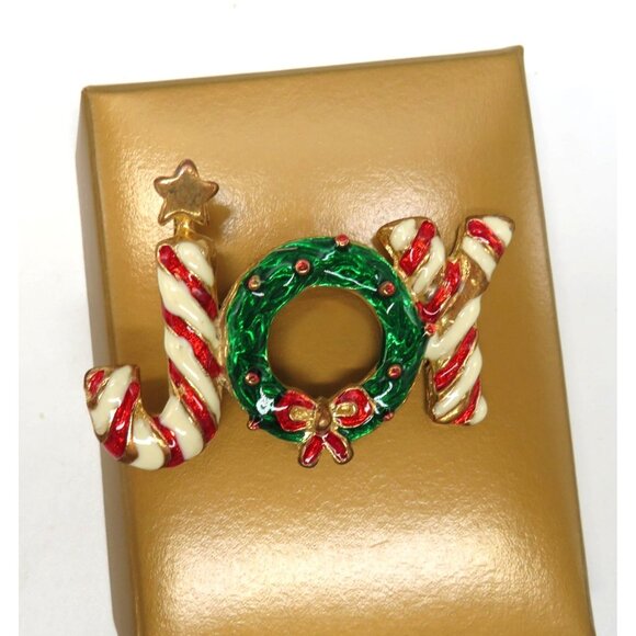 Joy Christmas Brooch 2" Gold Tone Pin Candy Cane Wreath Spellout Design New - Picture 5 of 13